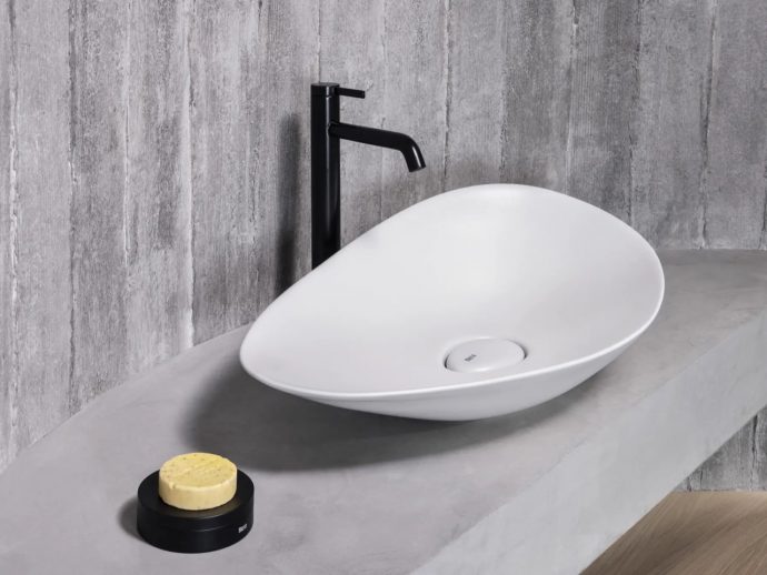 Roca’s New Bathtub Turns Recycled PET Bottles Into Sculptural Bathroom Design