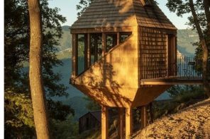 A Barn-Inspired Treehouse in the Italian Alps With a Rope Net Bed