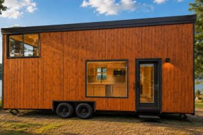 Escape Tucked Two Bedrooms Into the Ceiling to Let 26 Feet Live Like a Full House