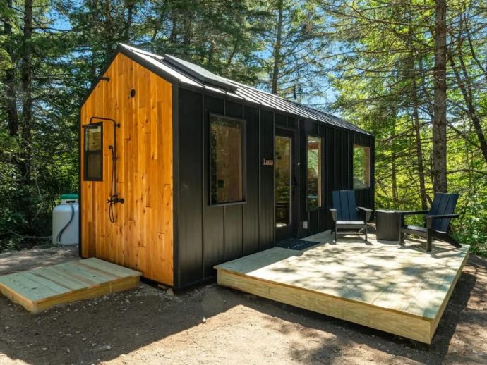 The Luna Nook Is a 301-Square-Foot Tiny Home That Somehow Fits a Freestanding Bathtub