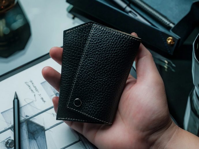 A $160 Japanese Everyday Carry Card Holder Designed to Disappear Into the Breast Pocket of a Blazer