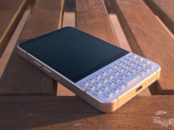 This $549 QWERTY Android Phone Was Built to Give You Your Day Back