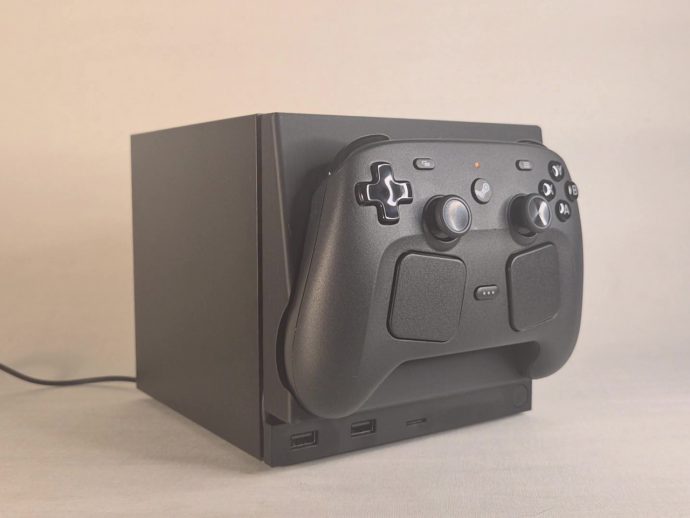 This Mod Made a Steam Machine Faceplate Charge Your Steam Controller