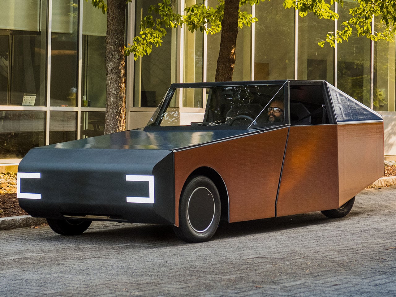 yankodesign.com - Gaurav Sood - This solar-powered EV generates more energy than it uses, so you could drive without charging as often
