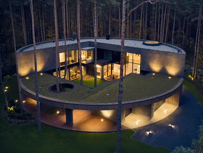 5 Best Homes That Disappear Into the Landscape in 2026