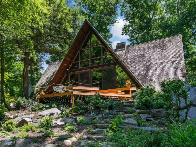 A Hidden $1.7M A-Frame That’s Actually an Hour From NYC