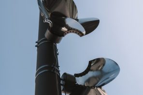 A Speaker That Clips to City Poles and Leaves No Mark