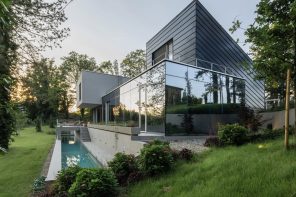This House Splits Into Three Pieces So It Can Stay Hidden in Its Own Forest