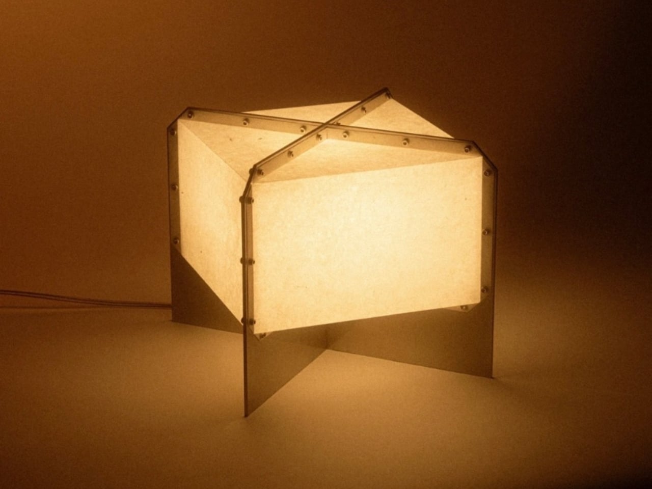 yankodesign.com - Ida Torres - Nobody Designs Lamps You Can Repair. This One Finally Does