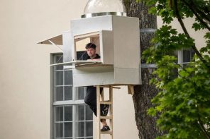 One Architect Quietly Ditched Rent for a 1sqm Treehouse Office