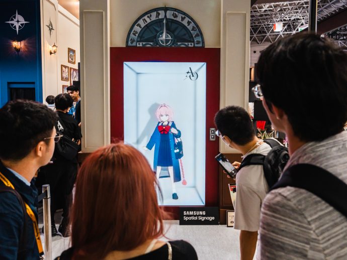 Samsung’s 85-Inch Screen Made Convention Visitors Think It Was Real