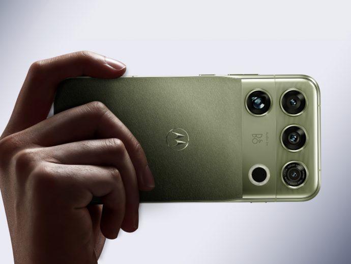 The motorola signature 27 Signs Its Camera With Bang & Olufsen