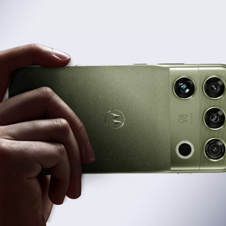 Motorola signature 本体 オリーブ The motorola signature 27 Signs Its Camera With Bang & Olufsen