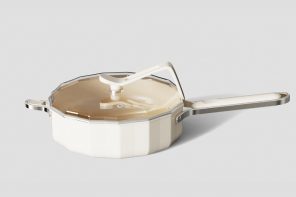 Genius Saucepan Lid Design Sits Vertically On Your Kitchen Counter While You Cook