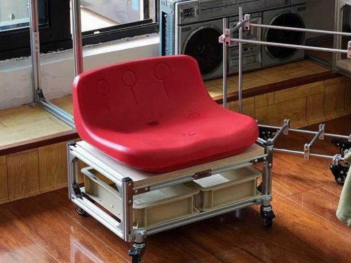 This Chinese Stool Hides 2 Storage Bins Right Under Your Seat