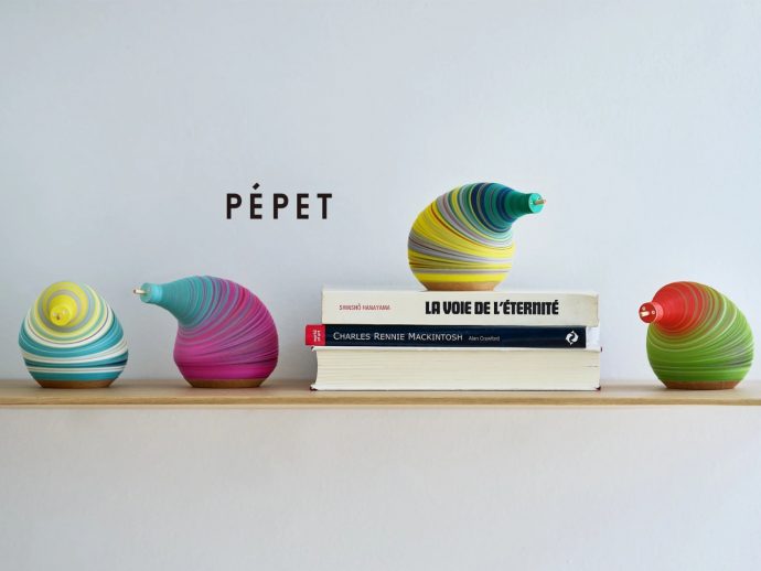 This Paper Pet Made of 400+ Circles Actually Moves When You Touch It
