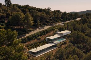 Bellavista 11 Folds Thin White Concrete Planes Down an Ibiza Hillside Toward the Sea