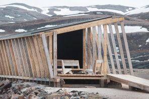 This Norwegian Sauna Turns Reclaimed Timber Into a Ship-Inspired Waterfront Shelter