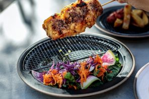 This $70 Plate Is for People Who Refuse to Let Fried Food Sit in Its Own Oil