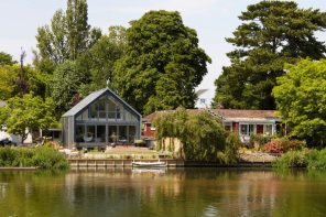 This Thames-Side House Rises With Floodwater Instead of Fighting It