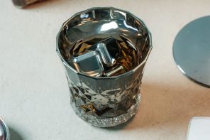 This Titanium-Coated Whiskey Glass Has an Aurora-Inspired Finish