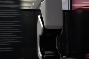 This VR System Gets Bigger So It Doesn’t Have to Touch Your Face